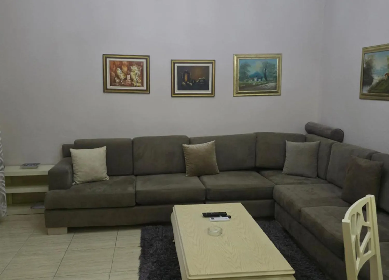 Joel House Tirana Daire 0*,  Arnavutluk
